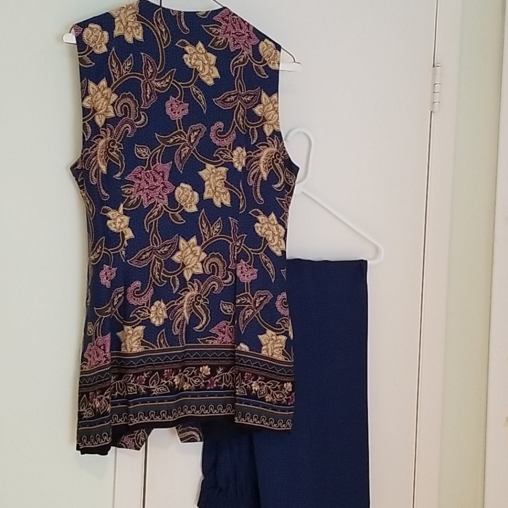 Patterned pantsuit - Picture 3 of 3